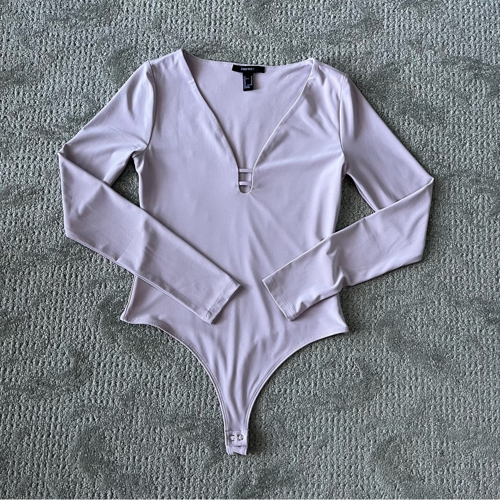 NWOT Women's Forever 21 Taupe Long Sleeve V-Neck Thong Bodysuit size Medium